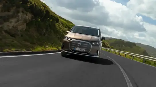 У Mercedes VLE нашли топливный бак, радиатор и выхлоп: версия с ДВС вышла на тесты