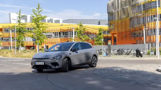 Leapmotor B05 уже у дилеров: 218 сил за €26 490, но 482 км — не в базе