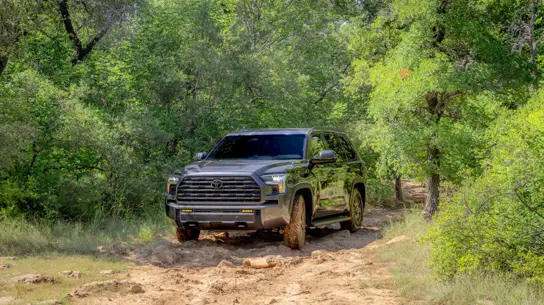 Toyota Sequoia получила экран на 14 дюймов, штатный видеорегистратор и инвертор на 2,4 кВт