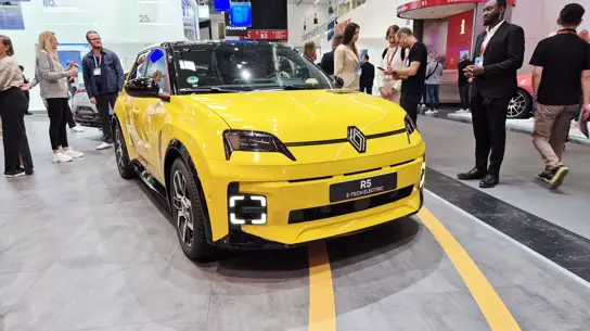 Renault 5 E-Tech стал любимцем Британии: дизайн и цена сработали в Британии