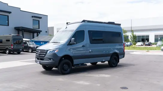 Кухня, кондиционер и 400 Вт солнечных панелей: кемпер Switchback S2 рассчитан на двоих