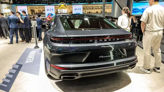 Porsche продолжает переносить привычки бензиновых машин в электромобили: теперь речь не только о передачах