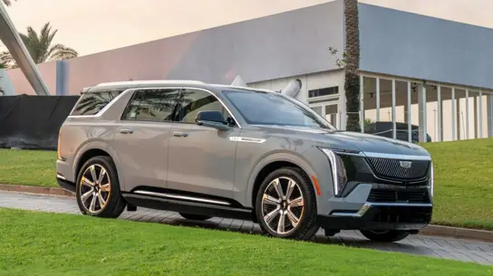 Cadillac убирает странные шильдики: Escalade IQ 2027 станет понятнее уже зимой