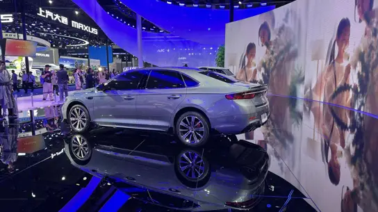 Почти три китайских прайса: какую версию нового Geely привезли в РФ