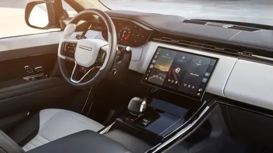 Range Rover пошел против тренда: экранов станет меньше, кнопок — нет