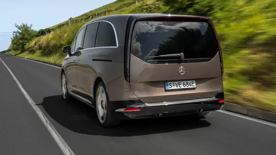 Электрический Mercedes VLE расширил гамму: база дешевле на 9,2%, в топе — 4MATIC