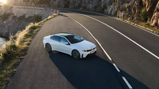Новый i3 больше не городской малыш: BMW превратила 3 Series в электромобиль