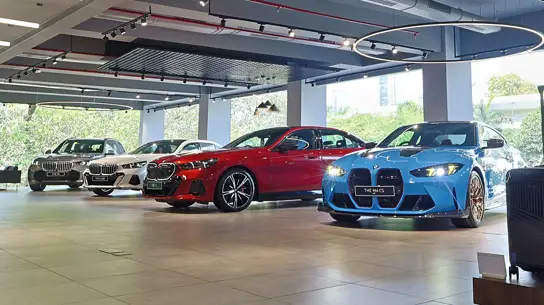 Покупатели чаще смотрят BMW: интерес к новым машинам вырос на 4%