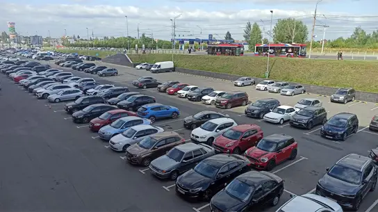 Автомобили теряют цвет: белый, черный и серый почти вытеснили яркие оттенки