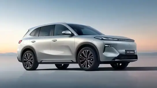 Всего 55 машин до девятого места: Geely EX5 EM-i резко прибавил в России