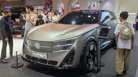 Peugeot Concept 8 показали в Чэнду: будущие SUV будут собирать в Китае