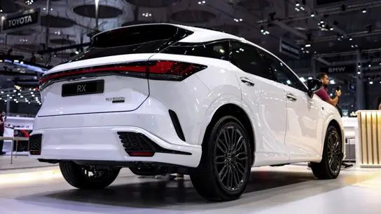 Toyota отзывает новые SUV: трещина в детали может лишить водителя управления