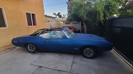 Этот Pontiac GTO выглядит уставшим, но редкость делает его достойным спасения