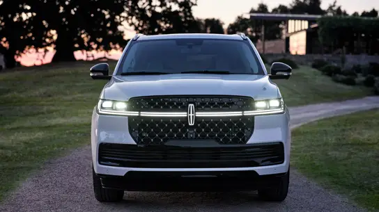 Lincoln Navigator L оказался дорогим в потере стоимости: пятилетний SUV просел сильнее обычной версии