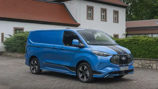 71,45 кВт·ч, 346 км и V2L на 2,3 кВт: Ford обновил E-Transit Custom