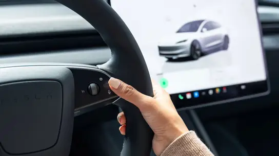 Tesla больше не будет парковаться «как попало»: FSD запомнит привычки водителя