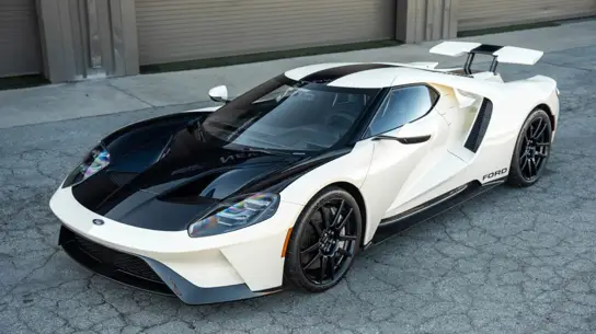 Один из 27 Ford GT продают почти по старой цене: торги еще впереди