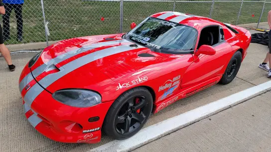 Мощность без ассистентов опасна: Dodge Viper оставил водителя без «нянек»