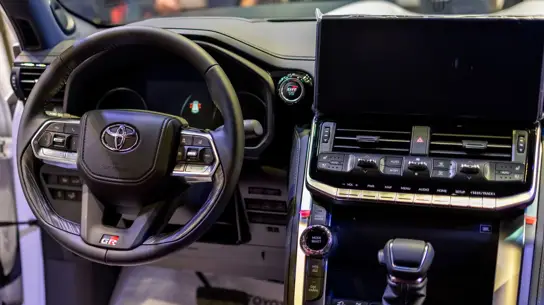 Toyota сохранила 94 дилерских центра в России: чем компания занимается сейчас