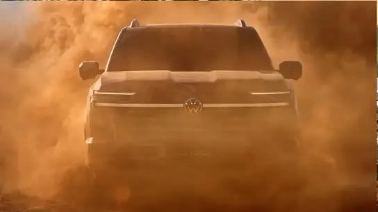 Один Amarok — две разные машины: Volkswagen разделил семейство пикапов