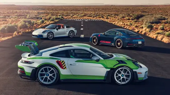 Porsche превратила 911 в игрушки: три машины уйдут на благотворительность по рекордной цене