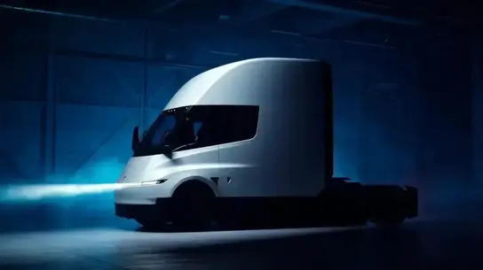 Один конвейер для США и Европы: Tesla раскрыла устройство серийного Semi