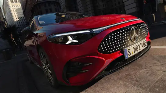 Mercedes CLA вышел в Корее: электрический вариант дешевле гибрида и проезжает до 792 км