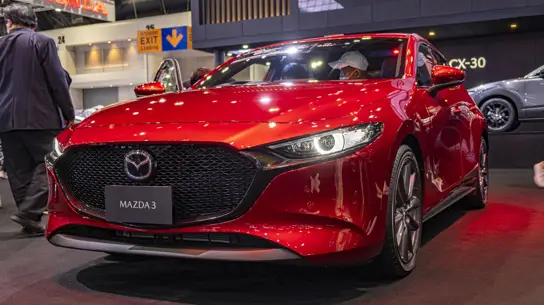 Mazda3 кажется надежной — пока рядом не появляется Impreza: 62 против 80