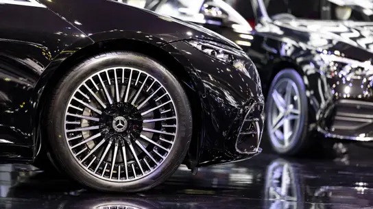Mercedes готовит новый гибрид для C-Class и GLC: производство хотят оставить в Германии