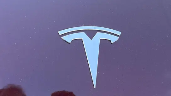 Tesla рухнула на 79% там, где электромобили заняли 98,7% рынка