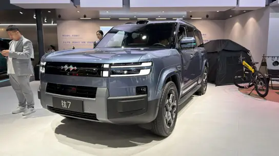 Семь мест, 408 л.с. и батарея 35,6 кВт·ч: BYD Ti7 оценили в 5 млн рублей