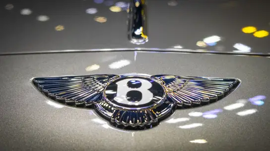 Первый электрический Bentley будет меньше Bentayga, но мощнее ожиданий: Porsche Cayenne Electric стал донором