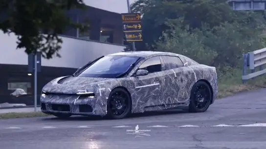 У Ferrari Luce заметили деталь, которую теперь трудно развидеть: камуфляж не смог скрыть главное