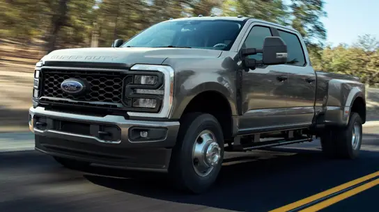 Ford нарастил выпуск Super Duty: пикапы помогают компании отыгрывать простой