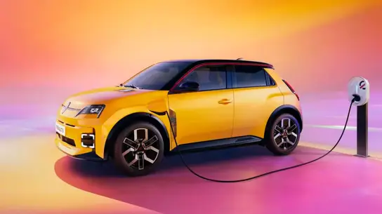Renault заняла весь пьедестал: электрокары впервые вышли на 35,4% рынка Франции