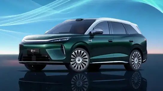 BYD разделила семейство Tang: новый SUV заметно компактнее Da Tang