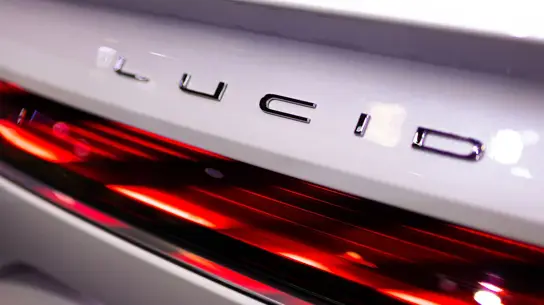Дешевле $50 тысяч и больше 640 км: Lucid готовит опасного соперника Model Y
