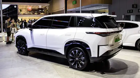 Успеть до повышения утильсбора: дилер снова привёз популярную Toyota из Китая