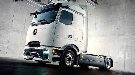 Новый eActros Lowliner: Mercedes-Benz выводит электротягач для «мегаприцепов»