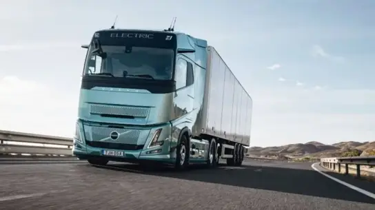 Электрический тягач Volvo уже едет до 700 км: дизелю нашли реального соперника