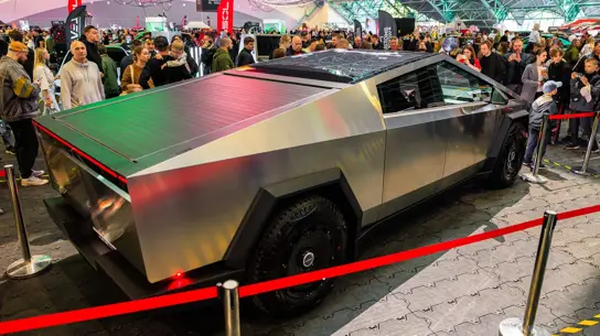 Стоимость ремонта доходила до 592 тыс. рублей: Tesla дала ранним Cybertruck 8 лет гарантии