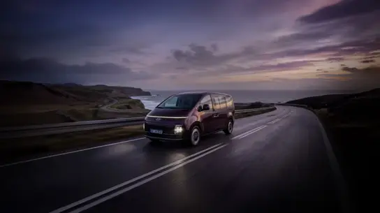 Hyundai выжала из грузовой STARIA почти всё: тонна груза и 450 км без ДВС