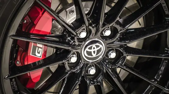 Toyota снова напомнила о себе в РФ: компания зарегистрировала три товарных знака