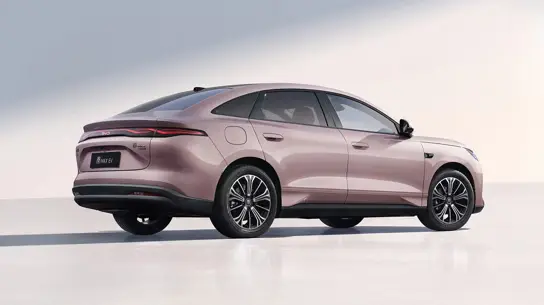 BYD Qin Max выходит 13 августа: седан длиной 4,87 м с мотором на 240 кВт и быстрой зарядкой