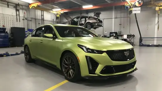 Не отзыв, но проверить придется: у новых Cadillac CT5 нашли риск утечки масла