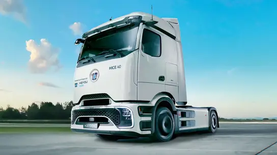 Не батарея и не топливный элемент: Daimler Truck готовит водородный тягач