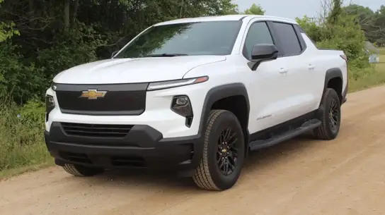 Chevrolet обновила оснащение Silverado EV перед переходом пикапа на 2027 модельный год