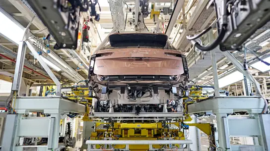 Skoda выпускает электрофлагман и бензиновую Octavia на одной линии