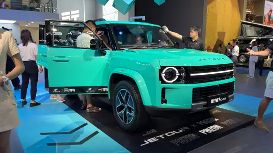 Знакомый россиянам Jetour T2 серьёзно изменили: теперь круглые фары и гибрид