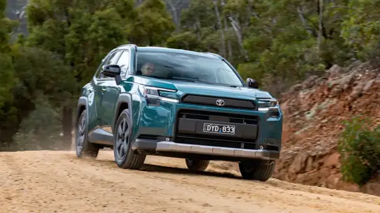 Новый Toyota RAV4 получил режим GR: теперь это не просто семейный кроссовер